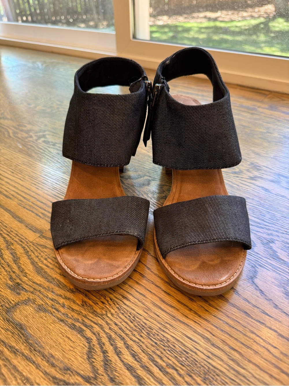TOMS Women’s Black Strap Sandals w/ zipper-side - Comfortable Open-Toe Shoe